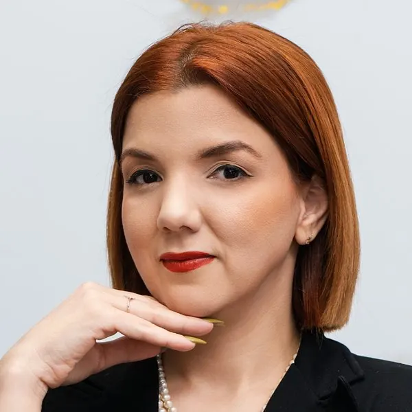 Yusmary, founder · balayage & color at StyleYumy